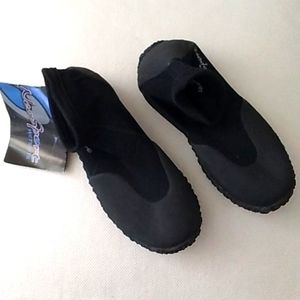 NWT Neosport size 5 dive watershoe